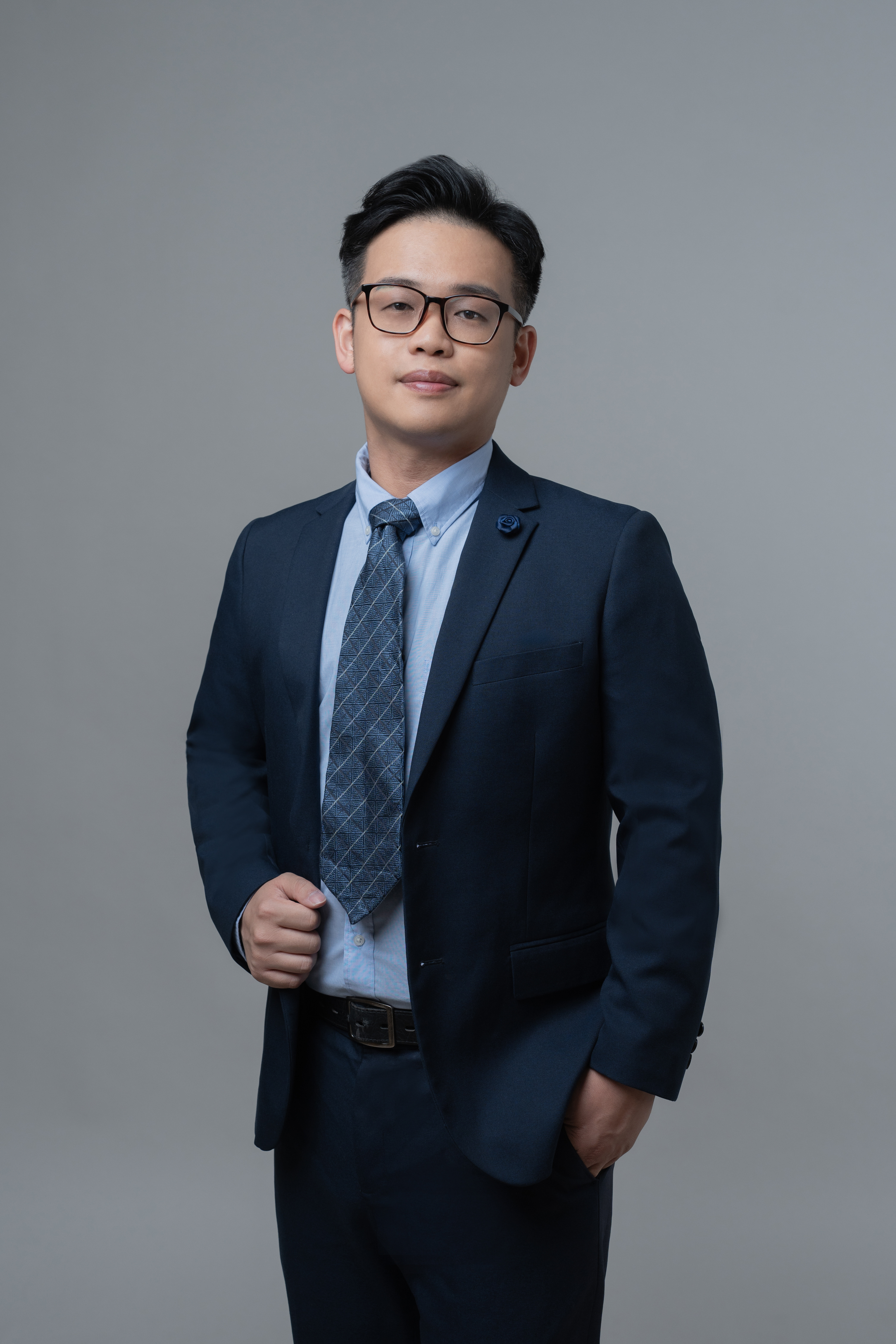 何柏翰顧問師形象照